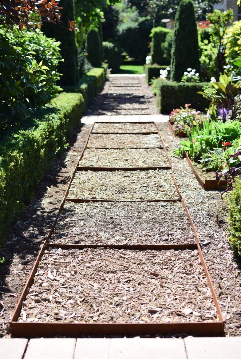 Reinforce Edges to Keep the Path Neat